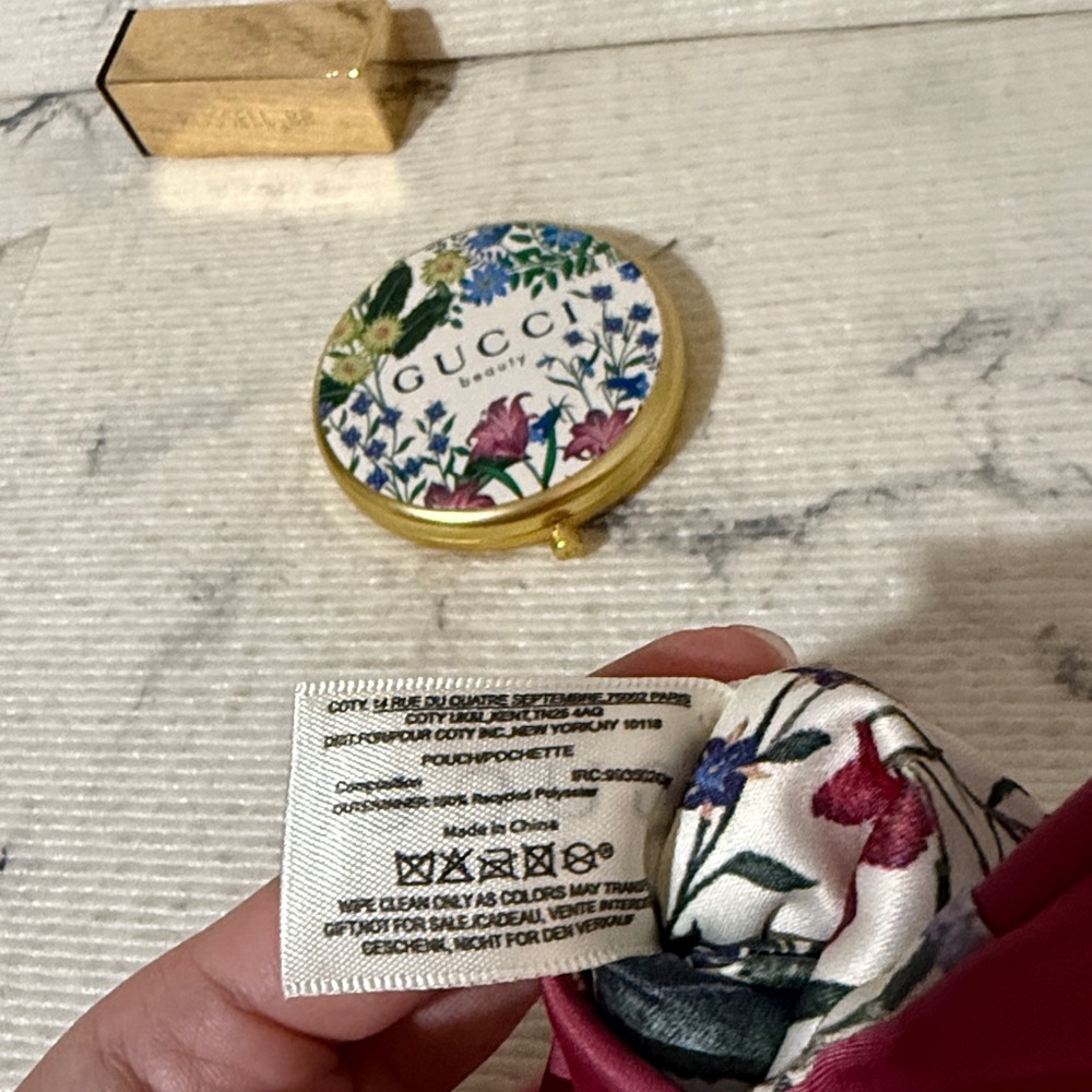 Gucci Beauty Flora Compact Mirror Antique Floral Design with Burgundy Snap Pouch - Picture 13 of 15